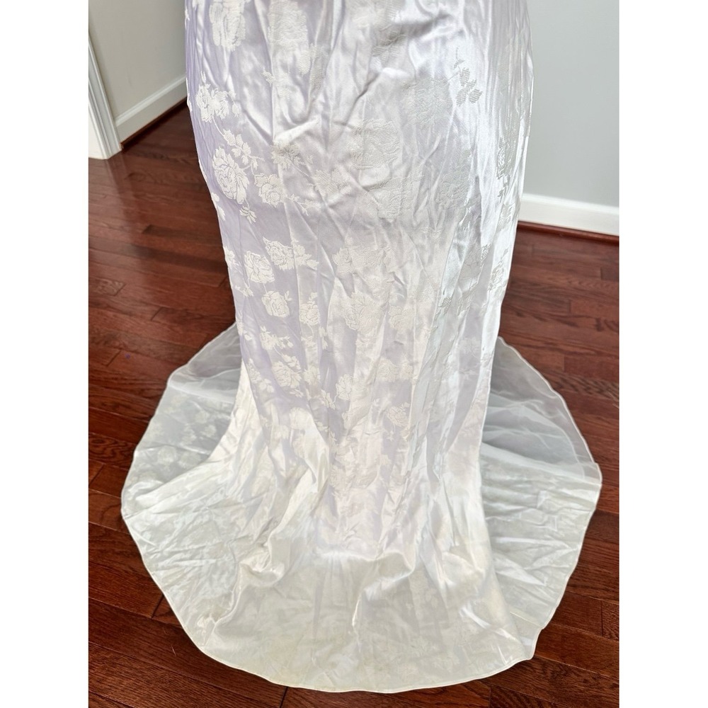 ZUM ZUM by Niki Livas White Embossed Romantic Floral Rose Plunge Gown Dress - Picture 8 of 12